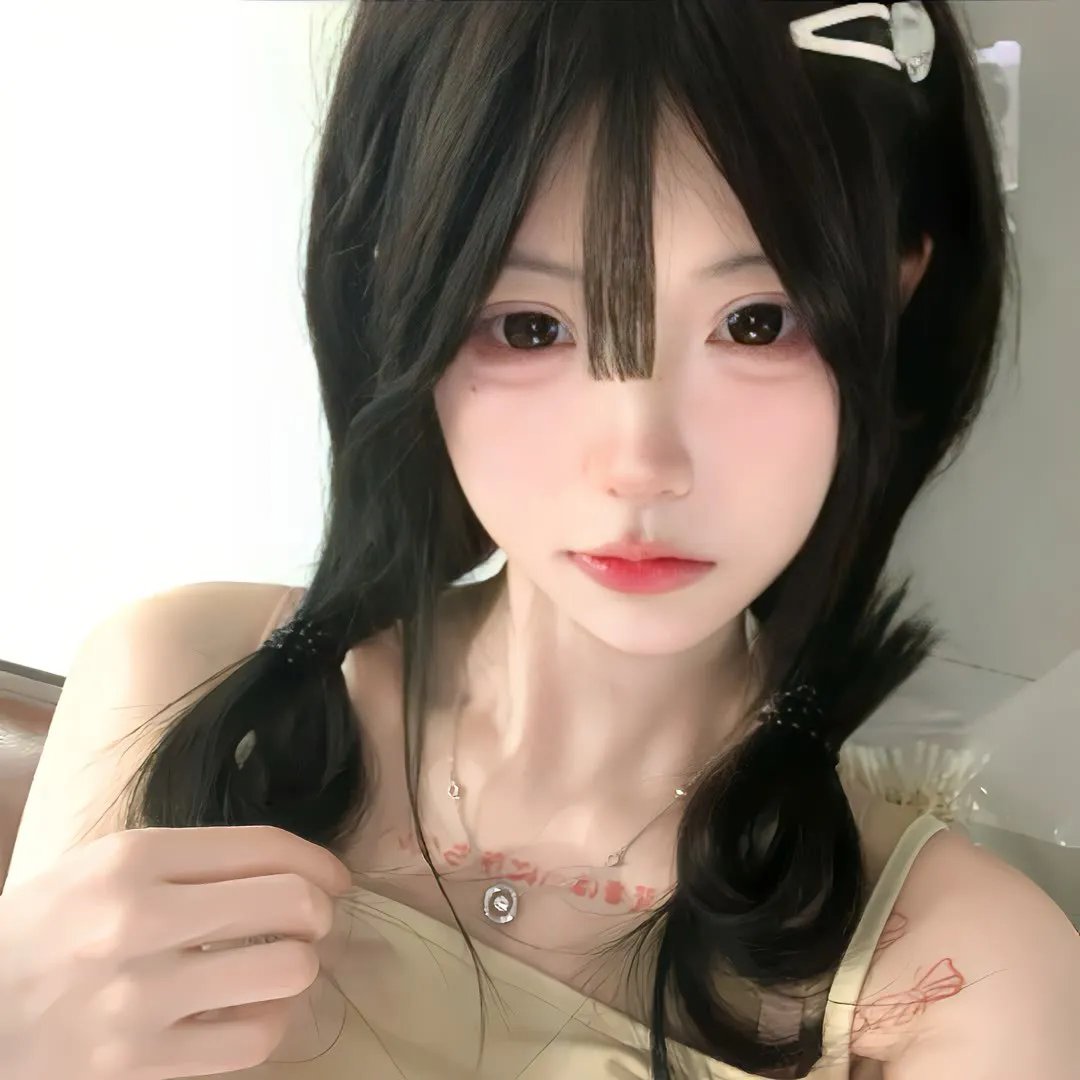 蓝天花朵 海报